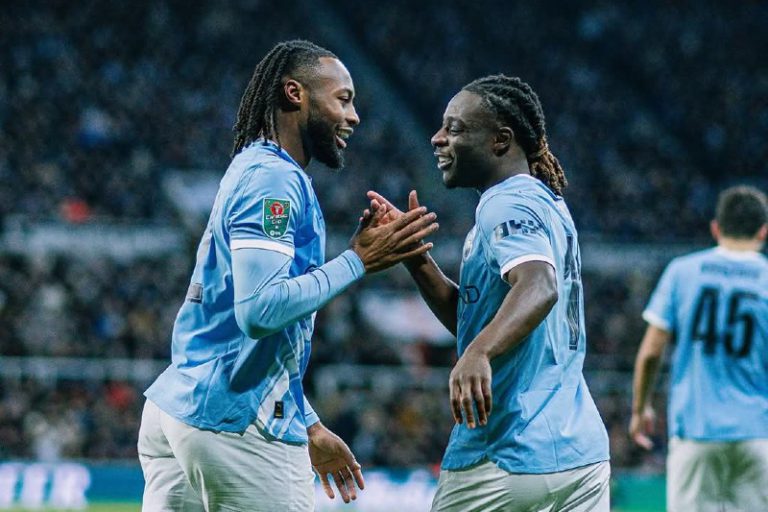 سيتي يكتسح نيوكاسل بثنائية ويقترب من نهائي كأس الرابطة