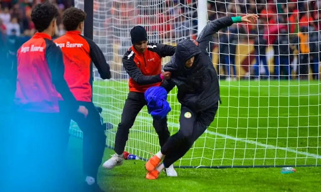 منشفة نهائي المغرب والسنغال تثير جدلًا حول الشعوذة في الكرة الأفريقية