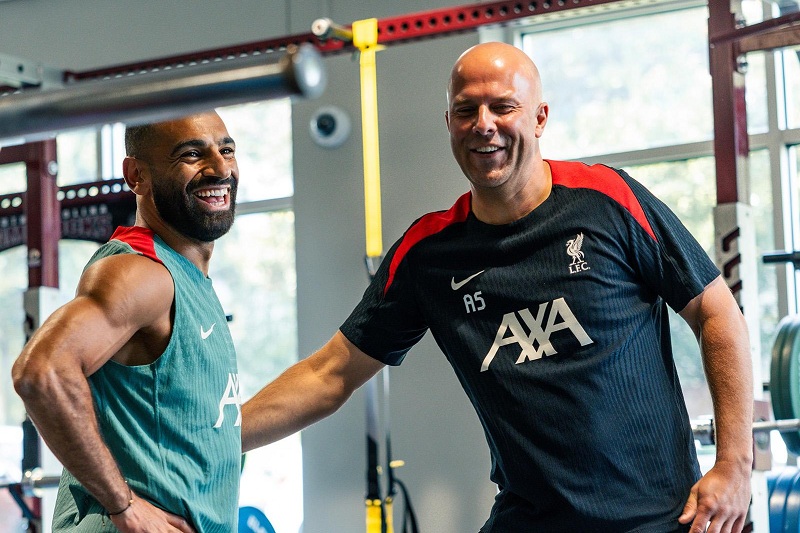 مدرب ليفربول يلمح لمشاركة صلاح أساسيًا أمام مارسيليا