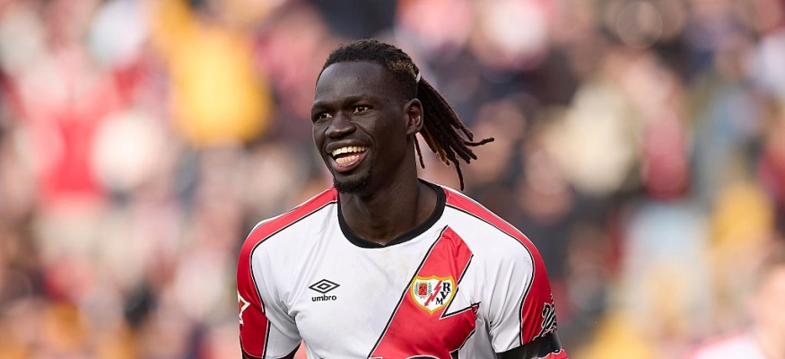 غضب جماهيري يطال رايو فايكانو بسبب تجاهل نجم السنغال