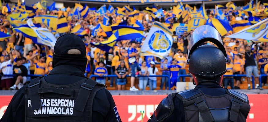 هجوم مسلح بملعب مكسيكي يودي بحياة العشرات قبل المونديال