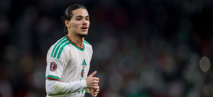 تشيلسي يبدأ اتصالاته لضم نجم الجزائر أنيس حاج موسى