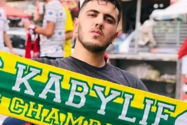 السجن عامين لمشجع جزائري بسبب قميص يحمل خريطة المغرب