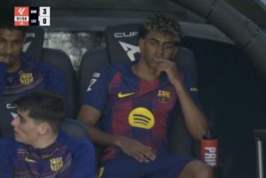 فليك يعلق على غضب يامال بعد استبداله في مباراة برشلونة