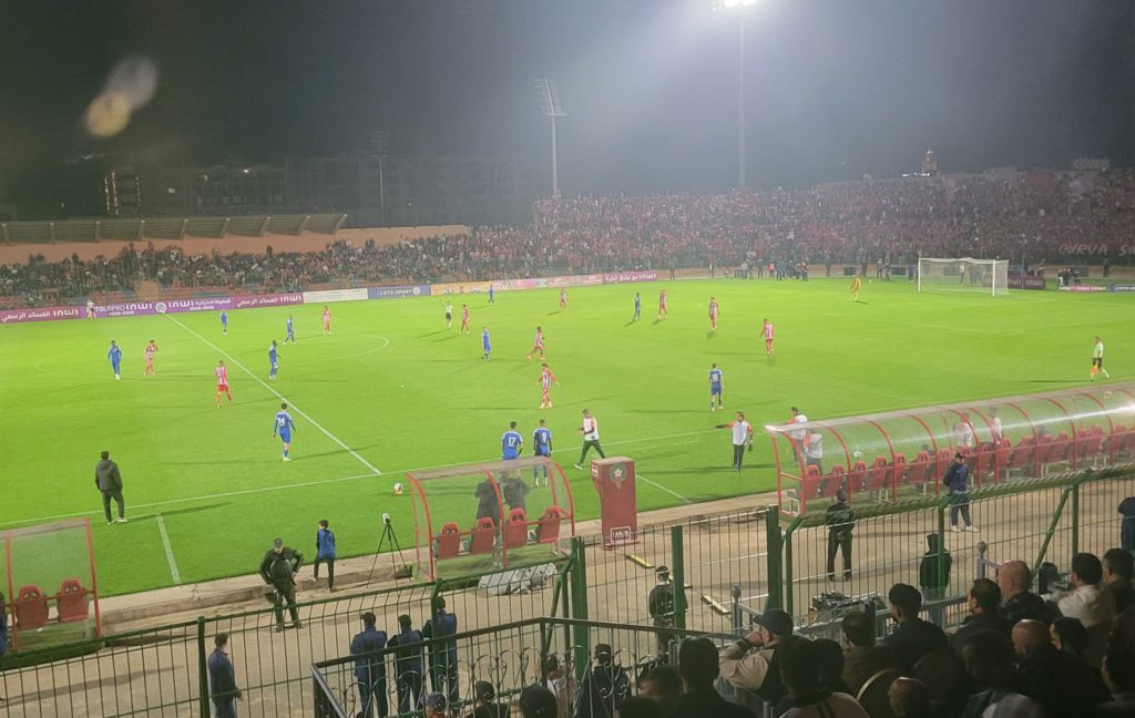 الكوكب المراكشي يواصل نزيف النقاط بتعادل سلبي مع الدفاع الجديدي