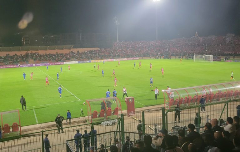 الكوكب المراكشي يواصل نزيف النقاط بتعادل سلبي مع الدفاع الجديدي