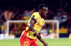 نيوكاسل يونايتد يراقب سعود عبد الحميد بعد تألقه مع لانس الفرنسي