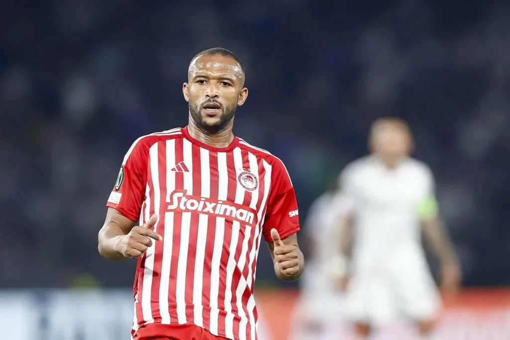 الكعبي يغيب مجددًا عن أولمبياكوس والسبب يثير التساؤلات