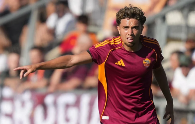 العيناوي حاضر في قائمة روما لمواجهة كالياري بالدوري الإيطالي