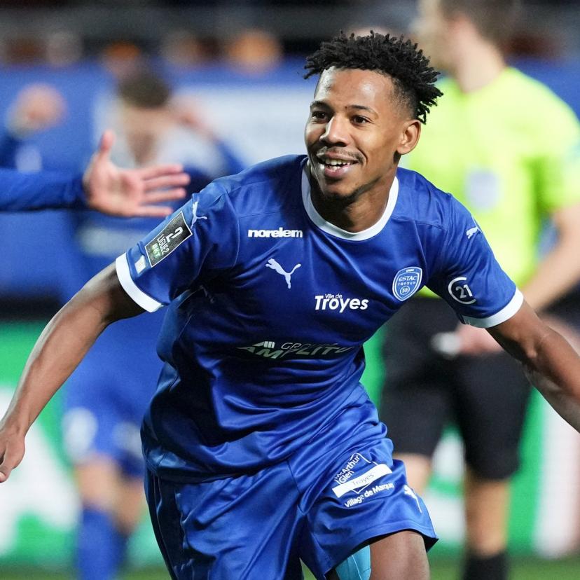 بنطيب يقود تروا لفوز درامي على بو في الدوري الفرنسي