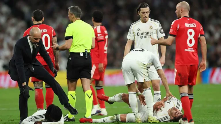 إصابة أسينسيو تقلق ريال مدريد.. ويغادر الملعب في سيارة إسعاف
