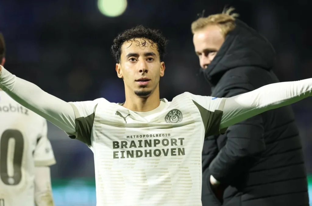 مدرب آيندهوفن يحسم موقف صلاح الدين قبل مواجهة هيرنيفين