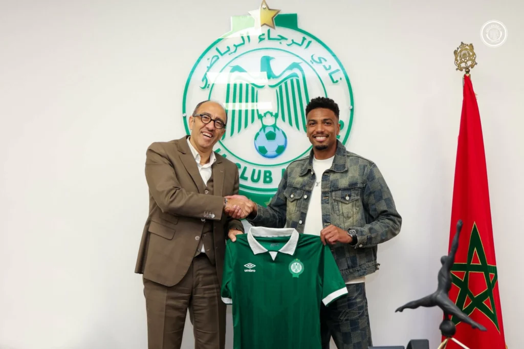 الرجاء الرياضي يكشف تفاصيل عقد أيوب العملود المالية