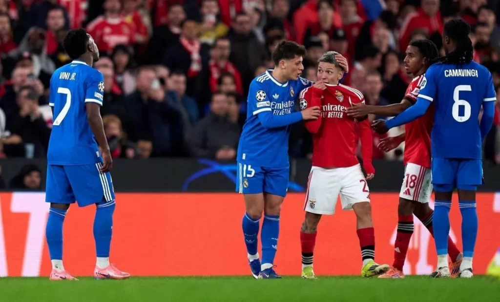 إيقاف لاعب بنفيكا مؤقتًا بسبب سلوك تمييزي تجاه فينيسيوس