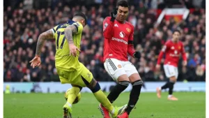 روميرو يطرد بعد تدخل عنيف على كاسيميرو في مباراة مانشستر وتوتنهام