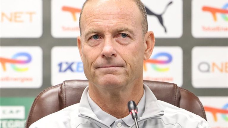 مدرب الأهلي المصري يشكو من ضغط المباريات قبل مواجهة القبائل