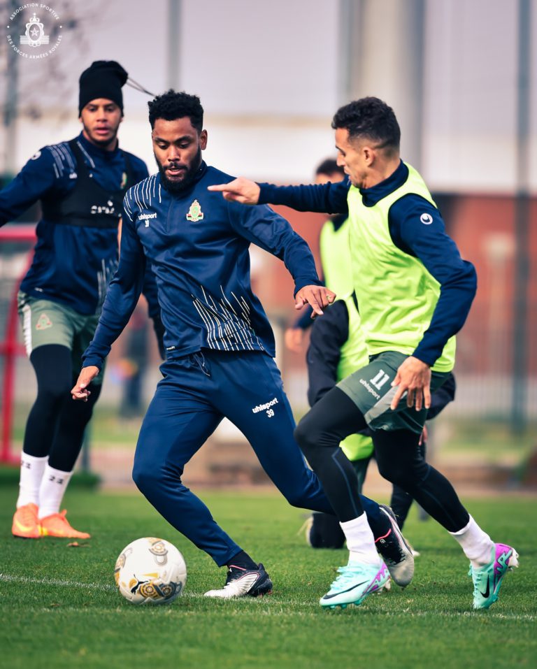 الجيش الملكي يختتم تحضيراته لمواجهة الأهلي الحاسمة