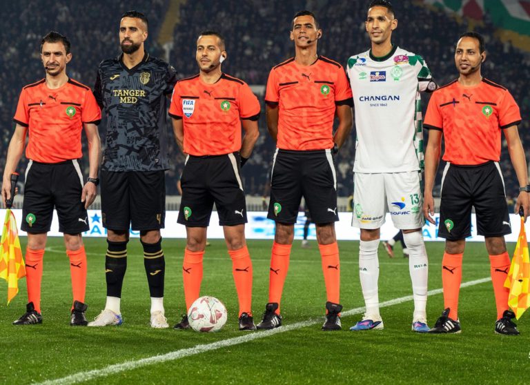 عقوبات قاسية تطال حكامًا بعد جدل مباراة الرجاء وطنجة