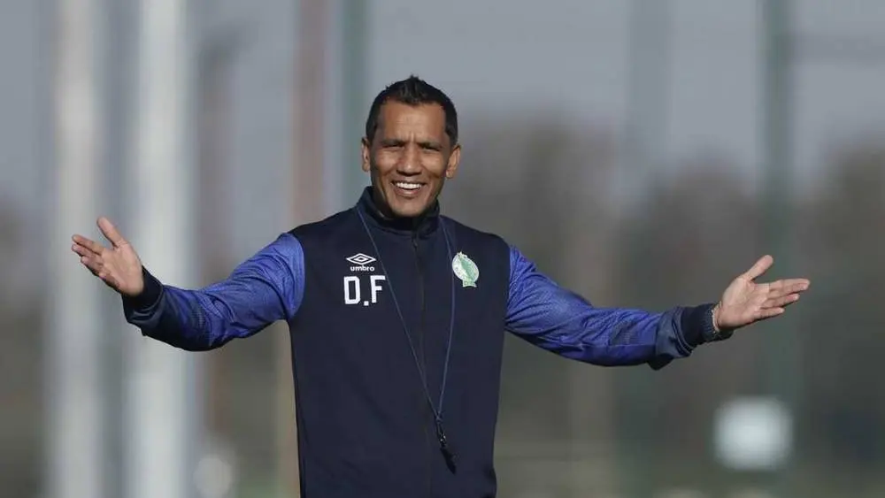 فادلو ديفيدز ينتقد أداء الحكام بعد تعادل الرجاء والنهضة بركان