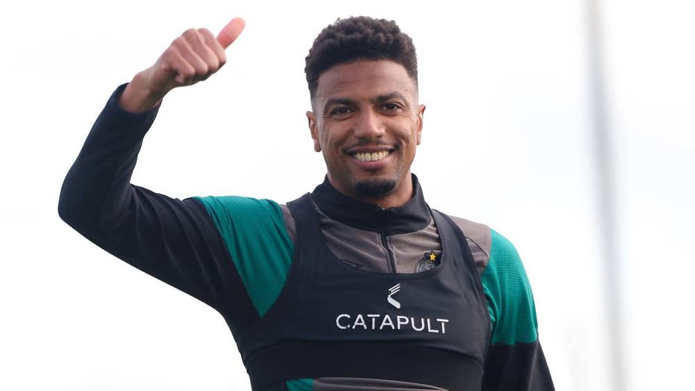 أيوب العملود يستهل مشواره مع الرجاء الرياضي بالتدريب