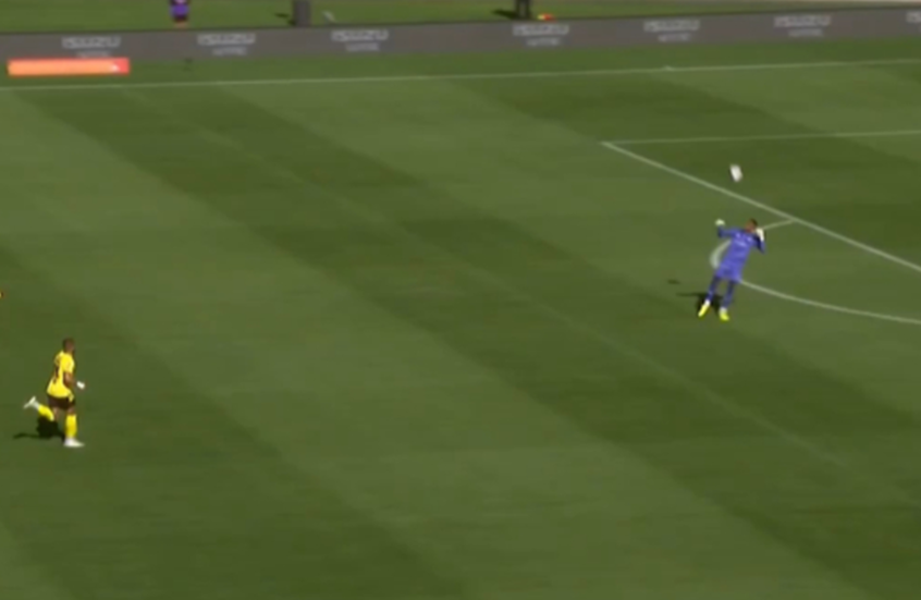 هدف أسطوري من 70 مترًا يذهل دوري أستراليا (فيديو)