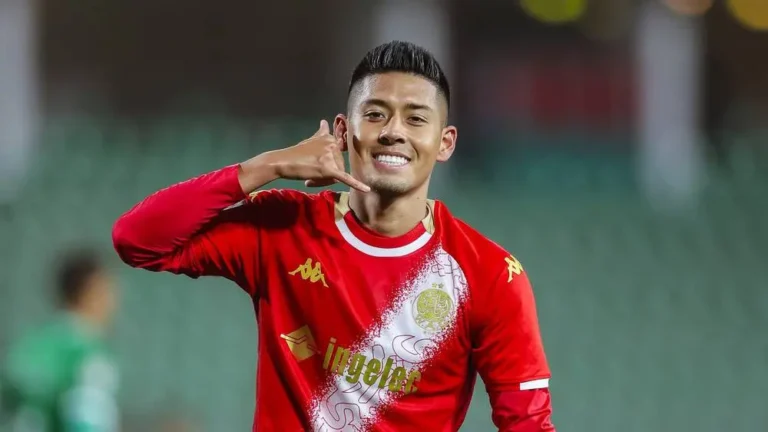 الصحافة العالمية تشيد بنجم الوداد فاكا: "مفتاح الهجمات"