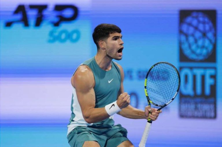 ألكاراز يبدأ حملة الدفاع عن لقبه في قطر بالفوز على ريندركنيش