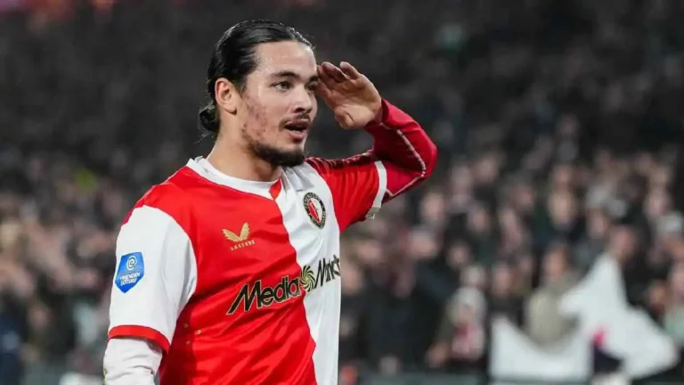 أنيس حاج موسى يقود فينورد لفوز مثير على تيلستار في الدوري الهولندي