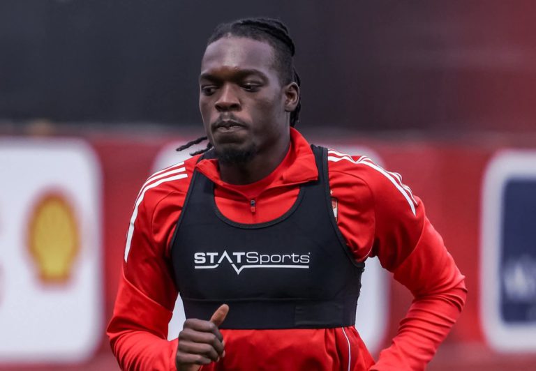 الأهلي المصري يبدأ استعداداته لمواجهة شبيبة القبائل بوجوه جديدة