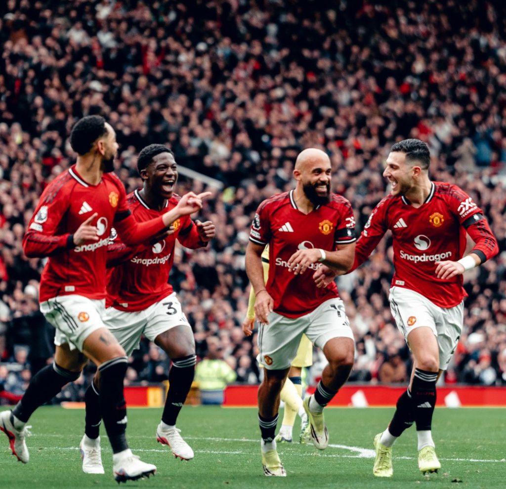 مانشستر يونايتد يُطيح بتوتنهام بثنائية نظيفة في الدوري الإنجليزي