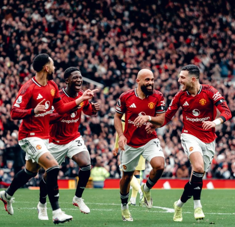 مانشستر يونايتد يُطيح بتوتنهام بثنائية نظيفة في الدوري الإنجليزي