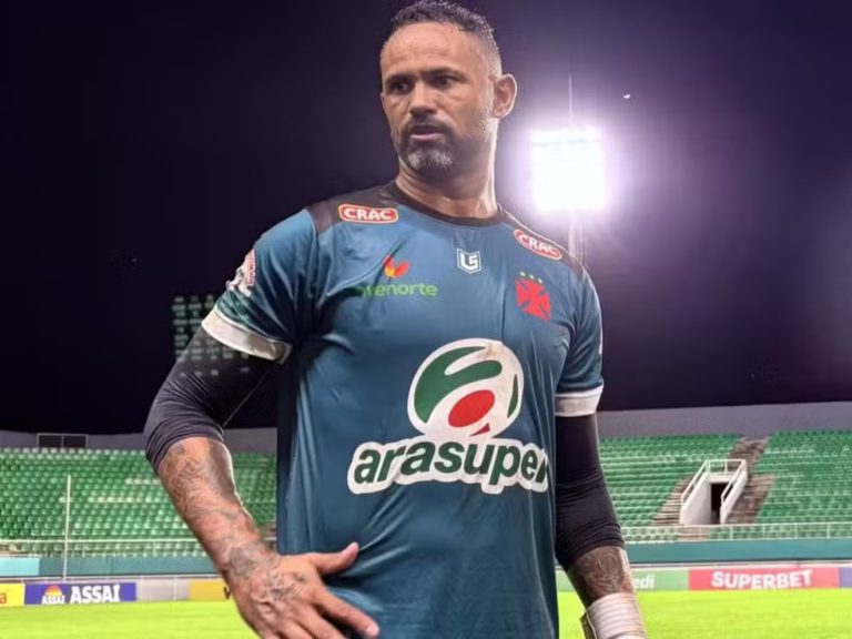 حارس برازيلي يعود للملاعب بعد قتله صديقته وإخفاء جثتها