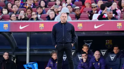 خمسة خيارات أمام فليك لتعويض غياب دي يونغ عن برشلونة