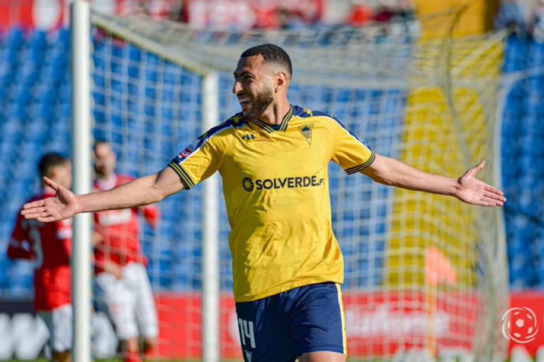 يانيس بكراوي يتألق بثنائية جديدة ويقود إيشتوريل للفوز بالدوري البرتغالي