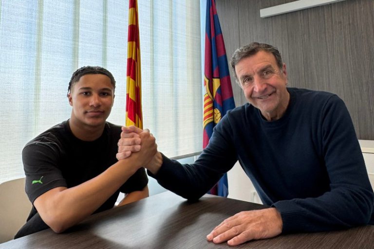 برشلونة يضم الإنجليزي تافاريس (16 عامًا) لتعزيز صفوفه