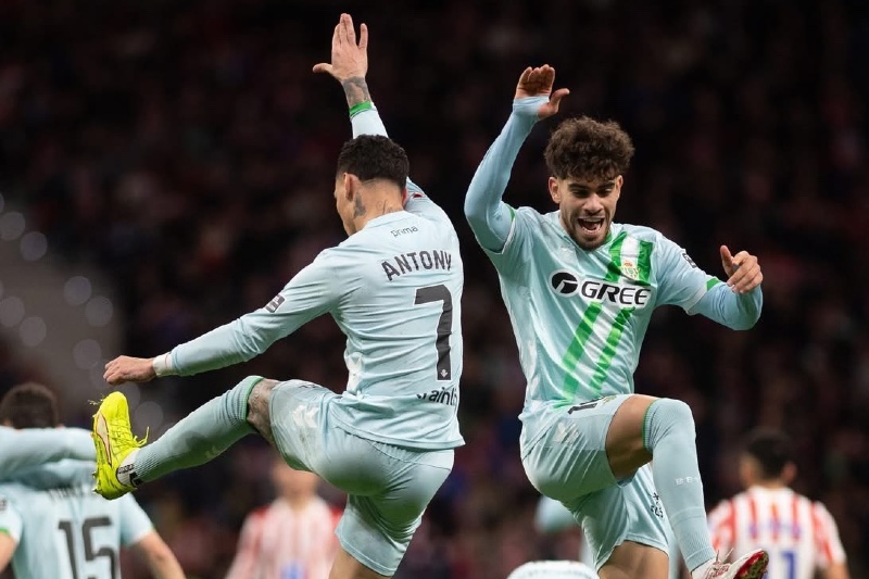 الزلزولي يقود ريال بيتيس لفوز ثمين على أتلتيكو مدريد في عقر داره