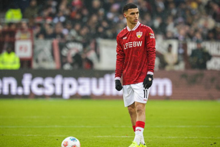 تراجع مستوى الخنوس مع شتوتغارت رغم ثقة المدرب هونيس