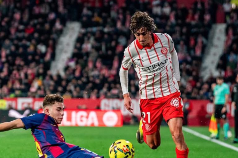 جيرونا يقلب الطاولة على برشلونة ويهز صدارة الدوري الإسباني