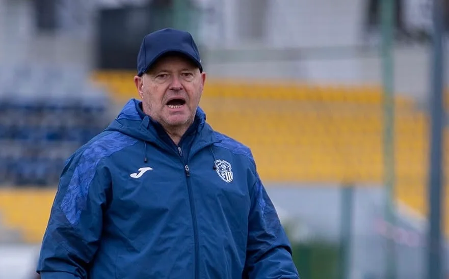 مدرب اتحاد طنجة ينتقد قرارات التحكيم بعد الخسارة أمام الرجاء