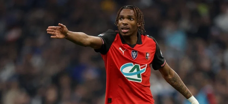 إصابة جديدة تضرب صفقة ليفربول المنتظرة جيريمي جاكيه