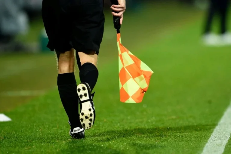 إيقاف نادي مصري وإبعاد حكام على خلفية مخالفات في مباريات