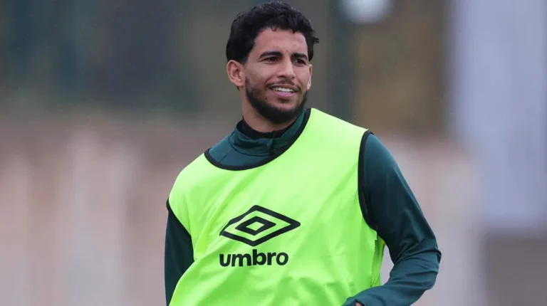 بوغرين يغضب جماهير الرجاء الرياضي بسبب تراجع مستواه