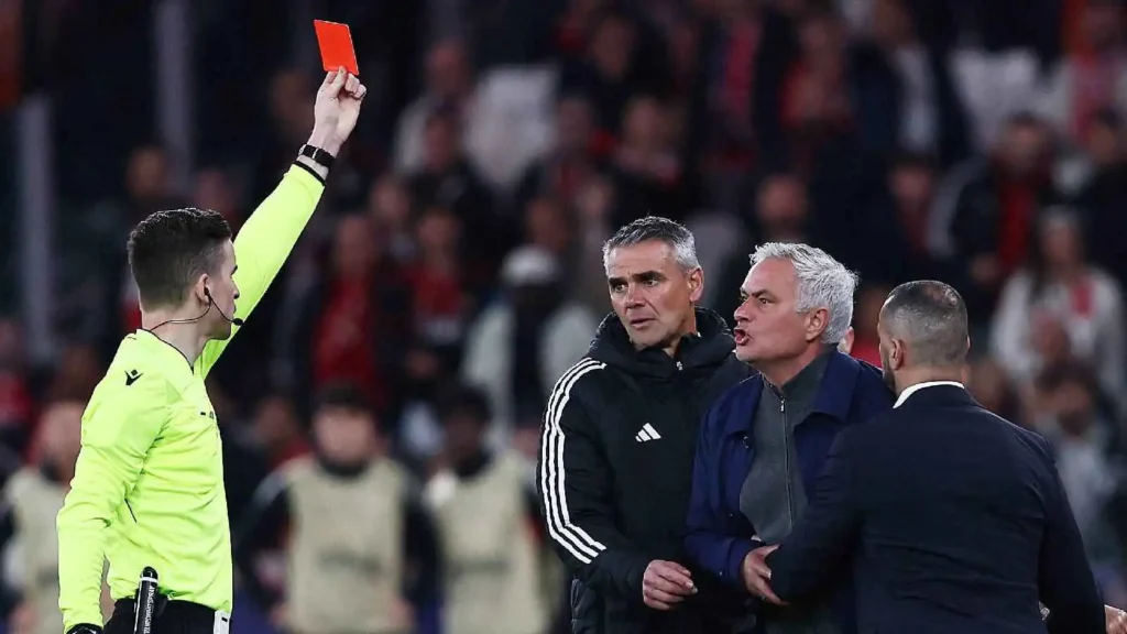 طرد مورينيو.. فينيسيوس يشعل مباراة بنفيكا وريال مدريد بدوري الأبطال