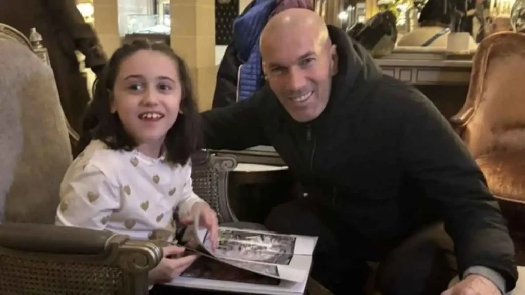 زيدان يتصدر المشهد الإنساني بدعم طفلة فرنسية مريضة