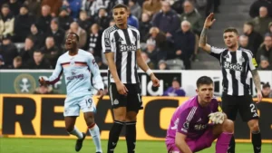 برينتفورد يُطيح بنيوكاسل بهدف قاتل في مباراة مثيرة بالدوري