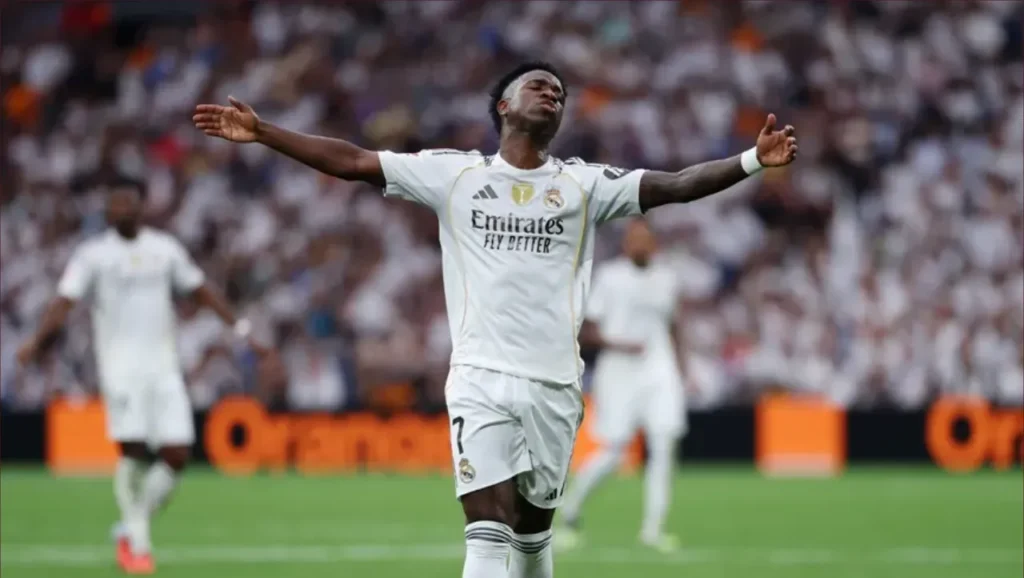 فلامنغو البرازيلي يفتح الباب أمام عودة فينيسيوس نجم مدريد