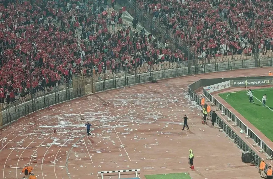 "الكاف" تفتح تحقيقًا تأديبيًا في أحداث مباراة الأهلي والجيش الملكي