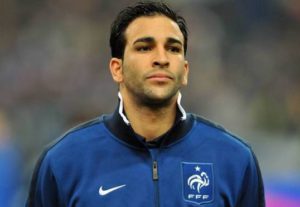 عادل رامي يهاجم قرارات "الكاف" بعد نهائي أمم إفريقيا 2025