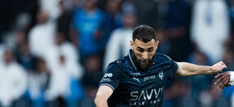 بنزيما يخيب الآمال في الكلاسيكو ويُثير انتقادات حادة