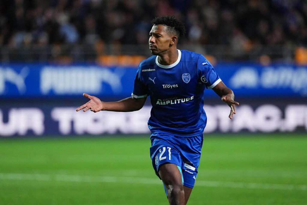 بنطيب المغربي يتصدر هدافي "الليغ 2" بثنائية قاتلة